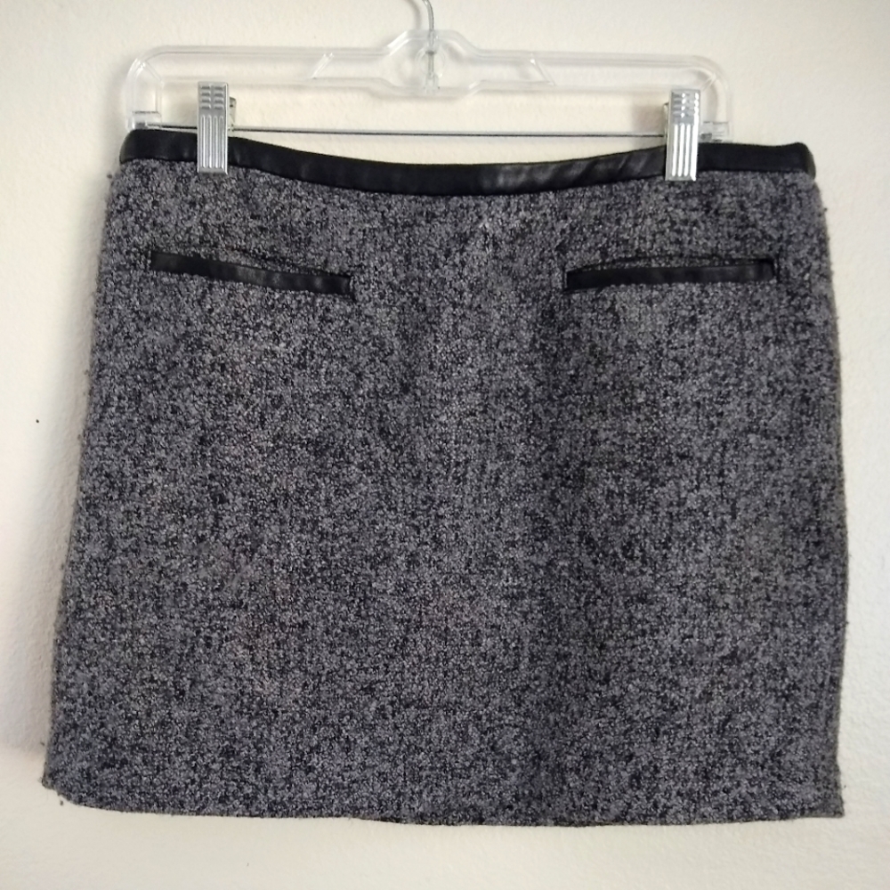 GAP black & white wool skirt